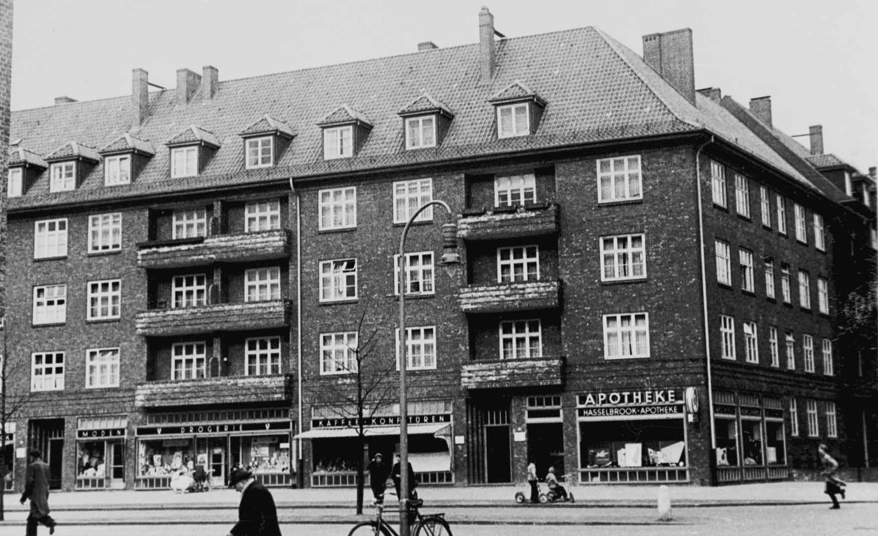 Tietchen Grundstücksverwaltung • Bild Über uns • Gebäude, Retro, schwarz weiß